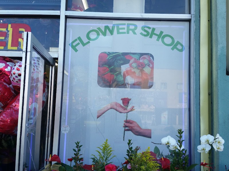 Beautiful floral arrangement by Jaqueline's Flowers